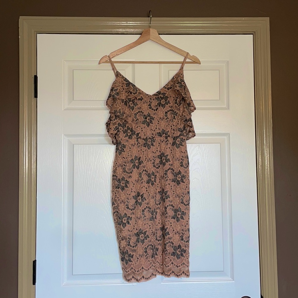 Astr the Label pink and blue floral dress